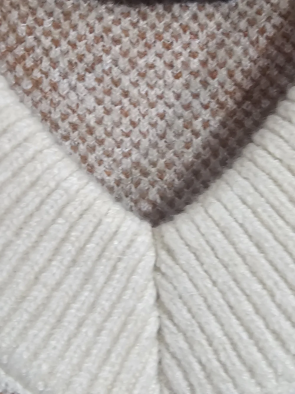 Arizona Jean Company Cream and Brown Argyle V-Neck Sweater Vest Size M Woman